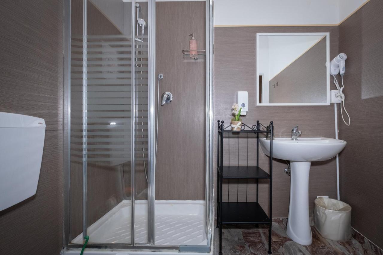 Cconforthotels R&B Semplici Emozioni Бари Экстерьер фото