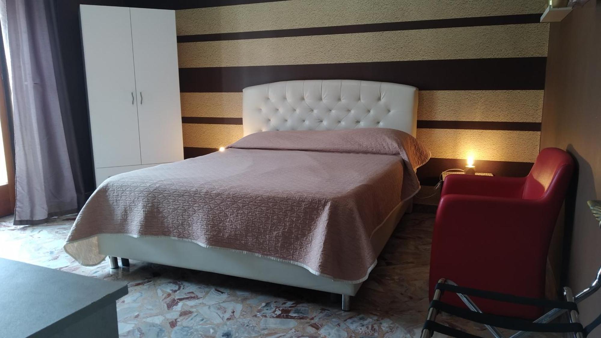 Cconforthotels R&B Semplici Emozioni Бари Экстерьер фото
